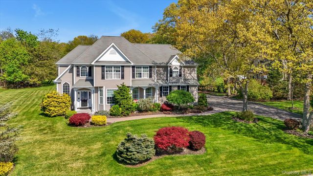9 Paddock Lane, Medford, NY 11763