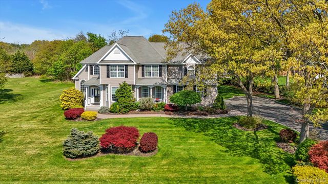 9 Paddock Lane, Medford, NY 11763