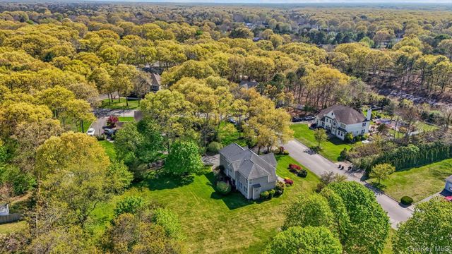 9 Paddock Lane, Medford, NY 11763