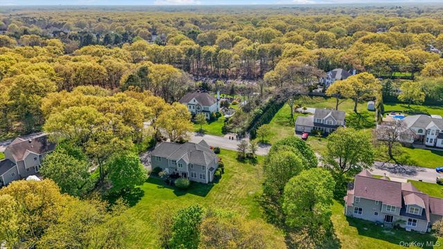 9 Paddock Lane, Medford, NY 11763