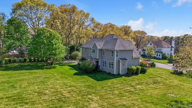 9 Paddock Lane, Medford, NY 11763