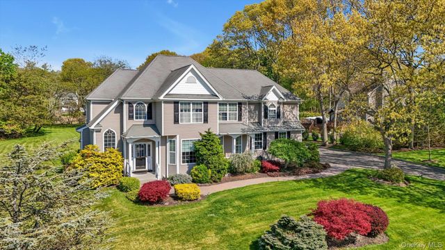 9 Paddock Lane, Medford, NY 11763