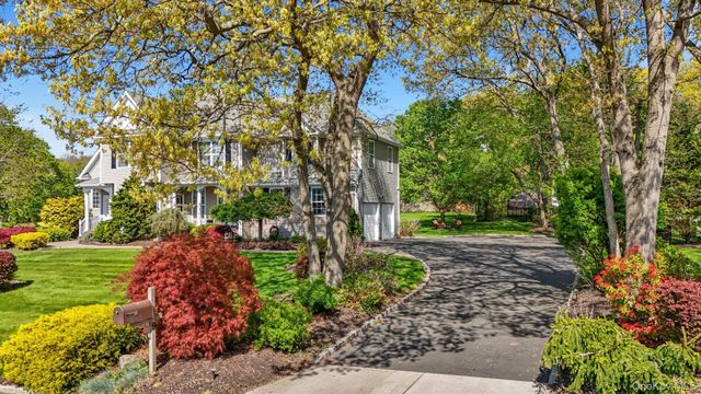 9 Paddock Lane, Medford, NY 11763