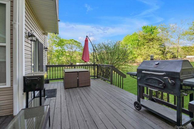 9 Paddock Lane, Medford, NY 11763