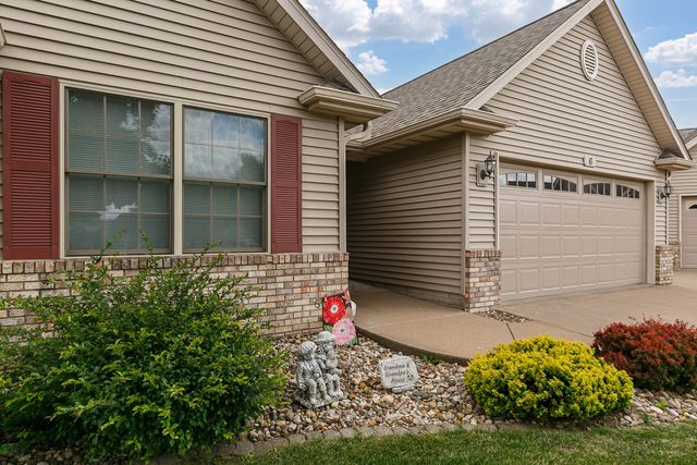 6 NORTHWEST Crossing 6, Davenport, IA 52806