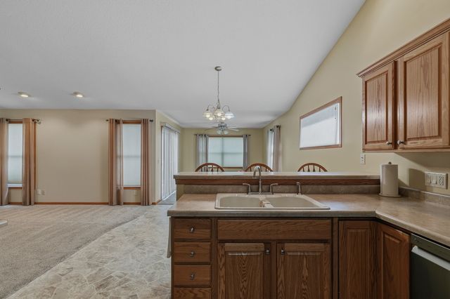 6 NORTHWEST Crossing 6, Davenport, IA 52806