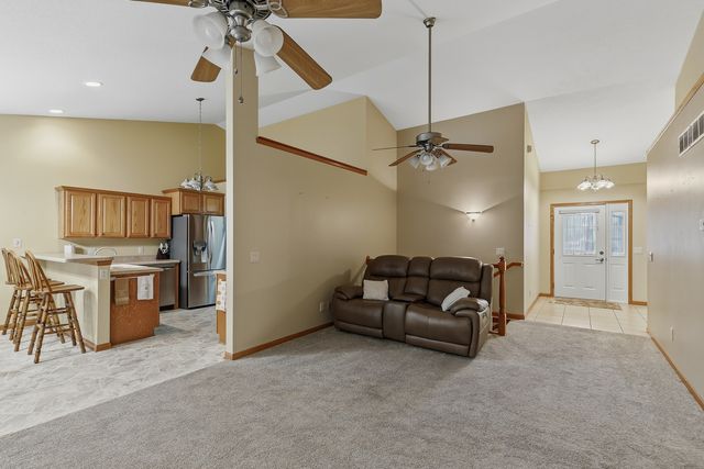 6 NORTHWEST Crossing 6, Davenport, IA 52806