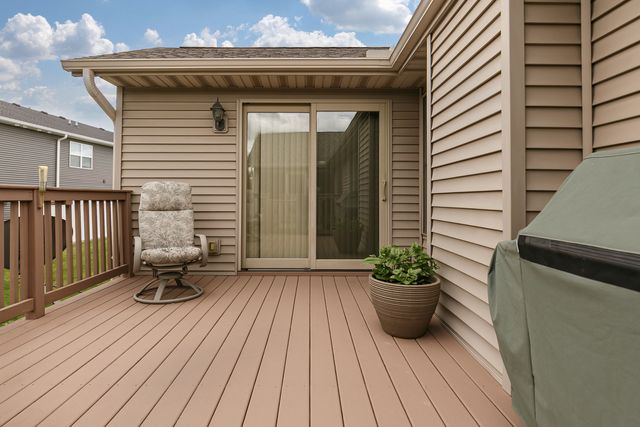 6 NORTHWEST Crossing 6, Davenport, IA 52806