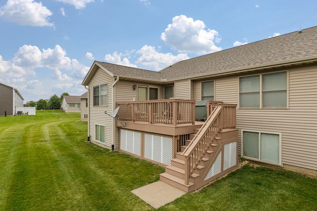 6 NORTHWEST Crossing 6, Davenport, IA 52806