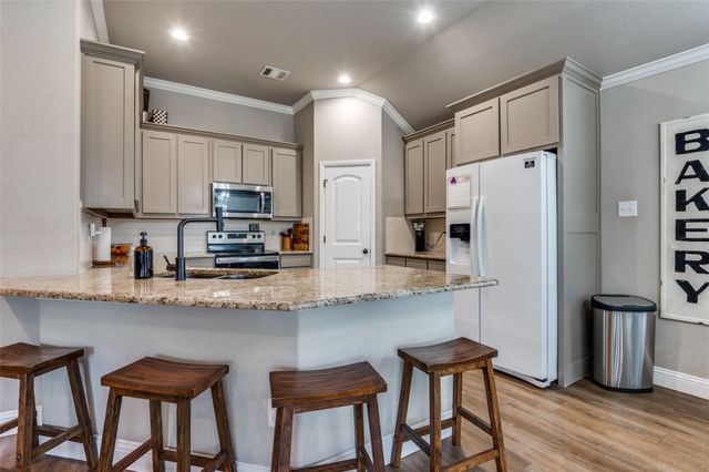 300 Cherry Point Drive, Palmer, TX 75152