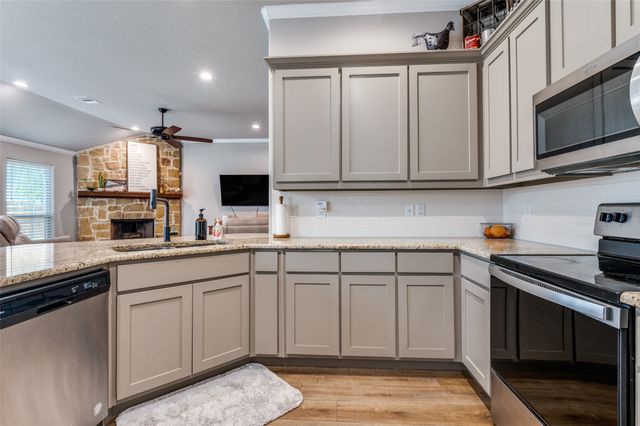 300 Cherry Point Drive, Palmer, TX 75152