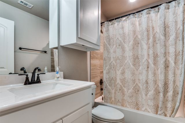 300 Cherry Point Drive, Palmer, TX 75152