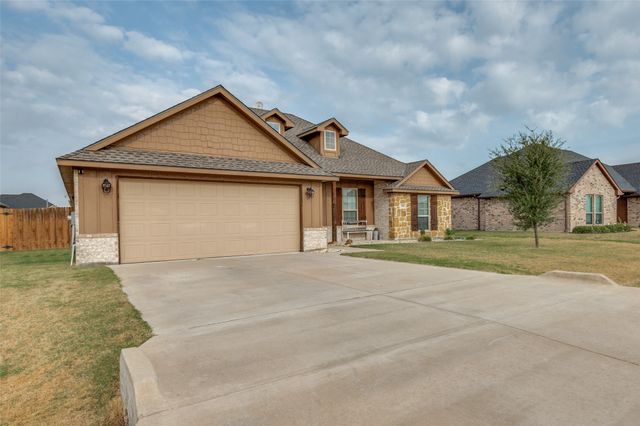 300 Cherry Point Drive, Palmer, TX 75152