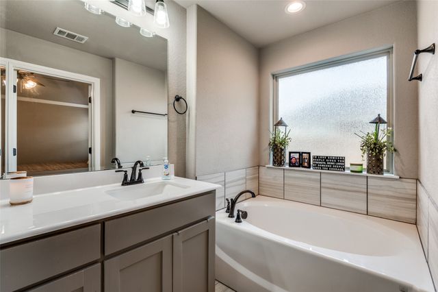 300 Cherry Point Drive, Palmer, TX 75152