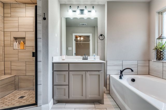 300 Cherry Point Drive, Palmer, TX 75152