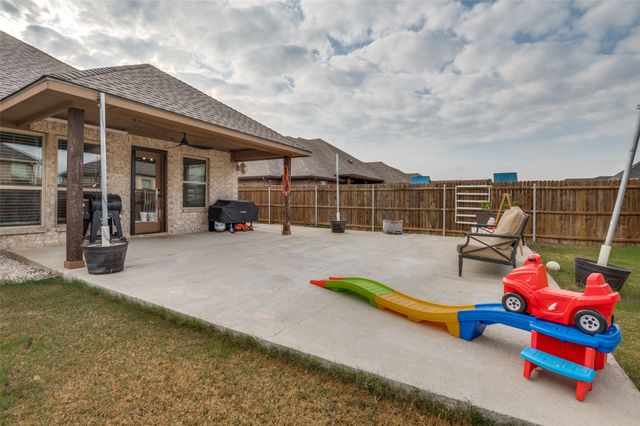 300 Cherry Point Drive, Palmer, TX 75152