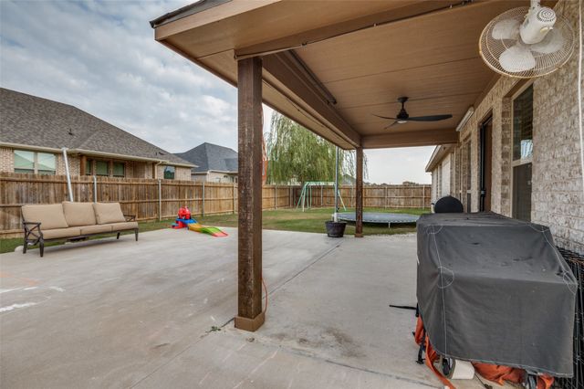 300 Cherry Point Drive, Palmer, TX 75152