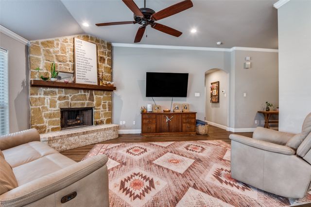 300 Cherry Point Drive, Palmer, TX 75152