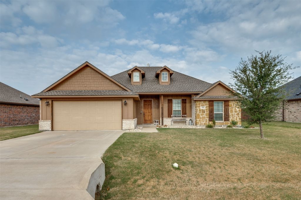 300 Cherry Point Drive, Palmer, TX 75152