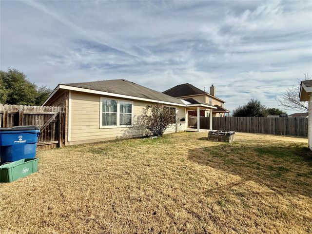 12820 Waynespur LN, Elgin, TX 78621