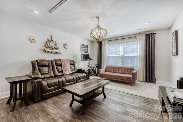 1318 Poppy Way, Matthews, NC 28104