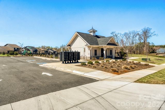 1318 Poppy Way, Matthews, NC 28104