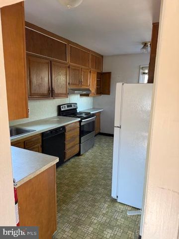 420 PARK BLVD, Moorestown, NJ 08057