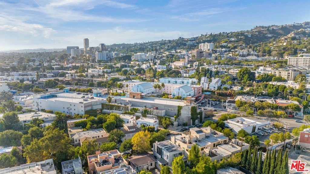 Image 42 of property listing at 922 West Knoll Drive, West Hollywood, CA 90069