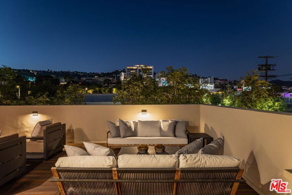 Image 5 of property listing at 922 West Knoll Drive, West Hollywood, CA 90069
