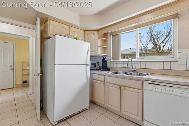 31541 Carion Drive, Warren, MI 48092