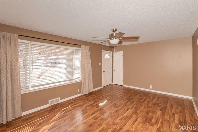 45 La Venta Drive, Florissant, MO 63031