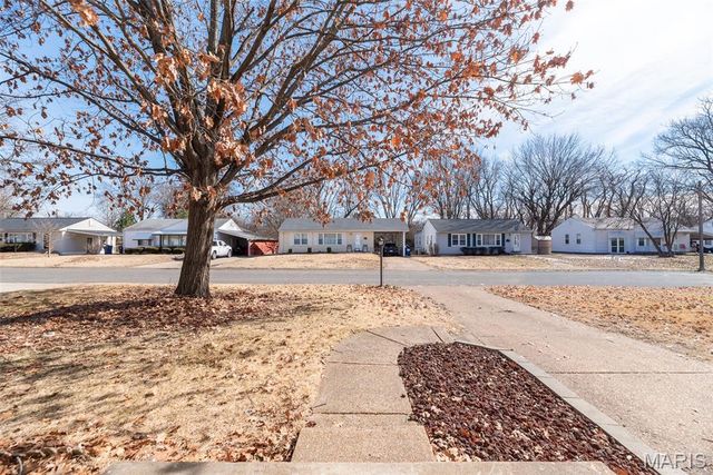45 La Venta Drive, Florissant, MO 63031