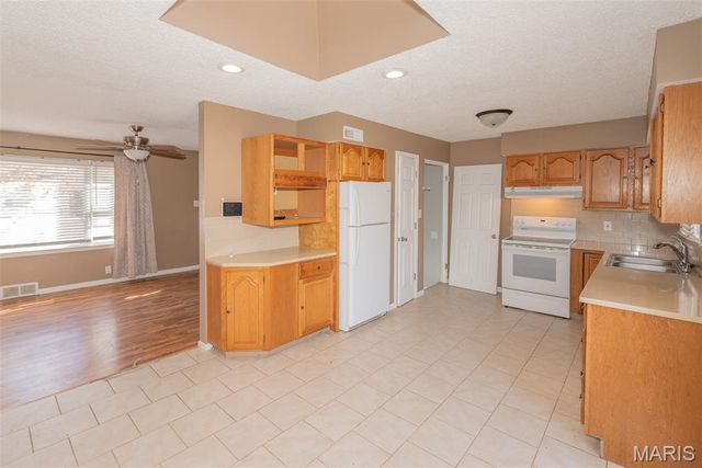 45 La Venta Drive, Florissant, MO 63031