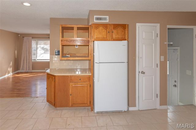 45 La Venta Drive, Florissant, MO 63031