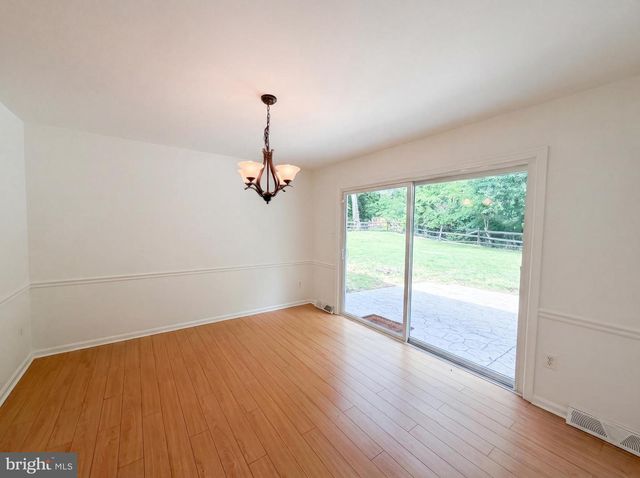 3211 FOX MILL RD, Oakton, VA 22124