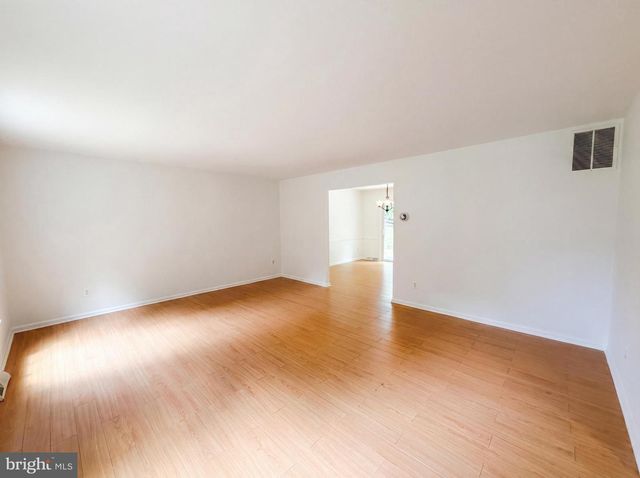 3211 FOX MILL RD, Oakton, VA 22124