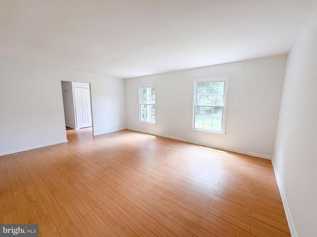 3211 FOX MILL RD, Oakton, VA 22124