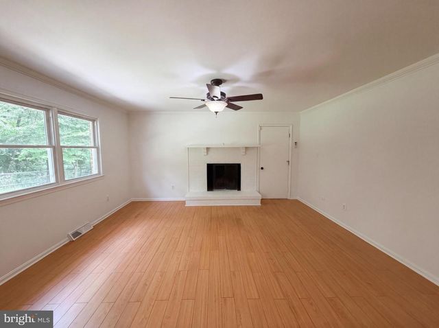 3211 FOX MILL RD, Oakton, VA 22124