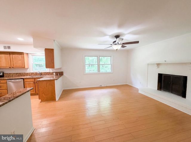 3211 FOX MILL RD, Oakton, VA 22124