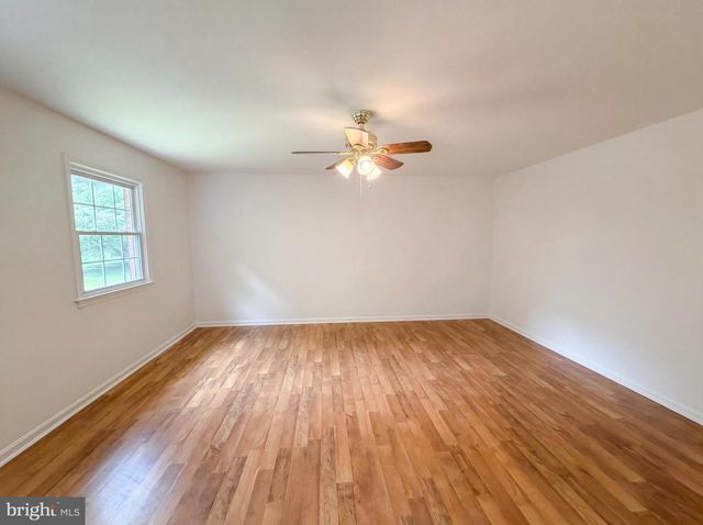 3211 FOX MILL RD, Oakton, VA 22124