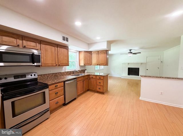3211 FOX MILL RD, Oakton, VA 22124