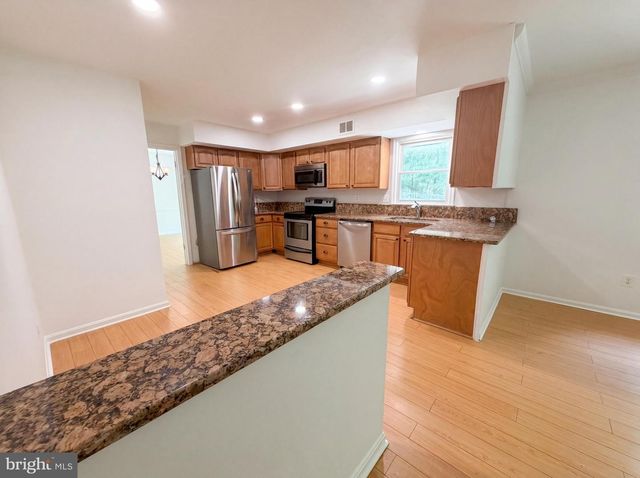 3211 FOX MILL RD, Oakton, VA 22124