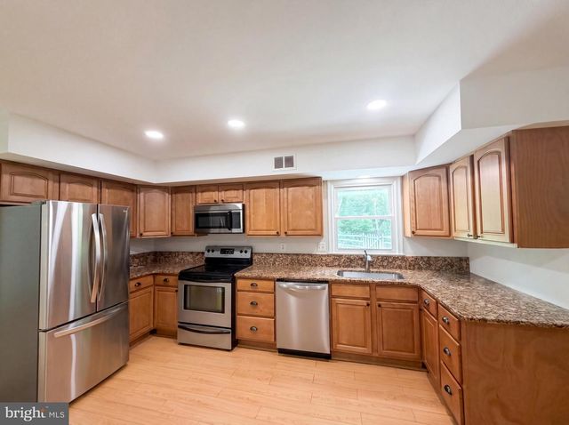 3211 FOX MILL RD, Oakton, VA 22124