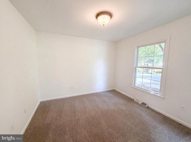 3211 FOX MILL RD, Oakton, VA 22124
