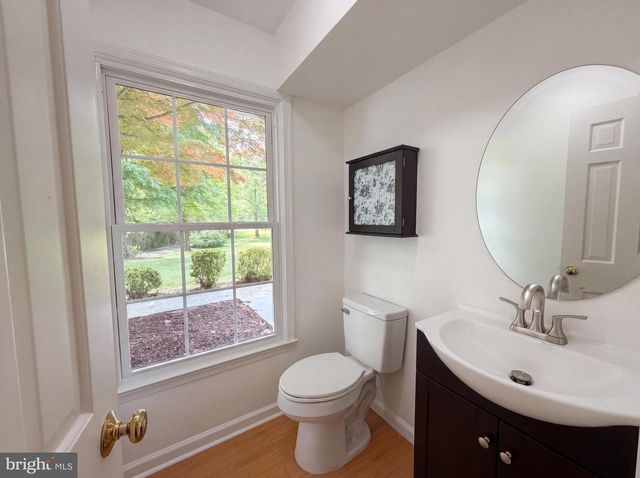 3211 FOX MILL RD, Oakton, VA 22124
