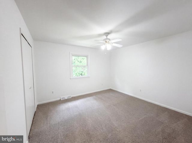 3211 FOX MILL RD, Oakton, VA 22124