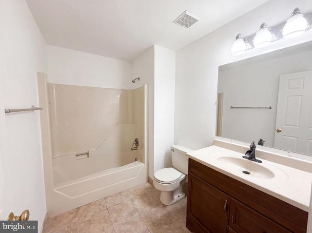 3211 FOX MILL RD, Oakton, VA 22124