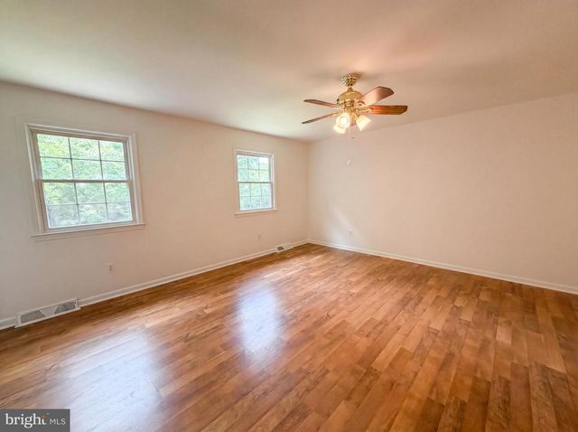 3211 FOX MILL RD, Oakton, VA 22124