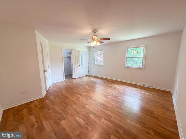 3211 FOX MILL RD, Oakton, VA 22124