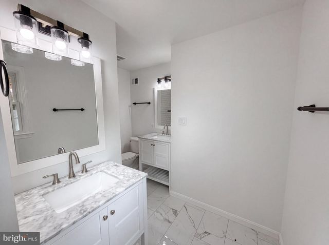 3211 FOX MILL RD, Oakton, VA 22124
